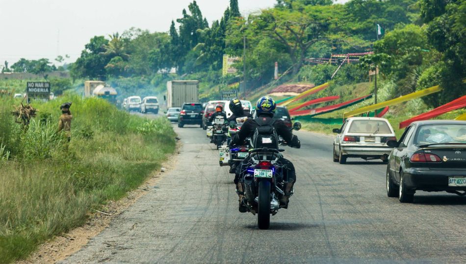 Black and white minimalist Real Estate Logo (950 x 540 px) (10)