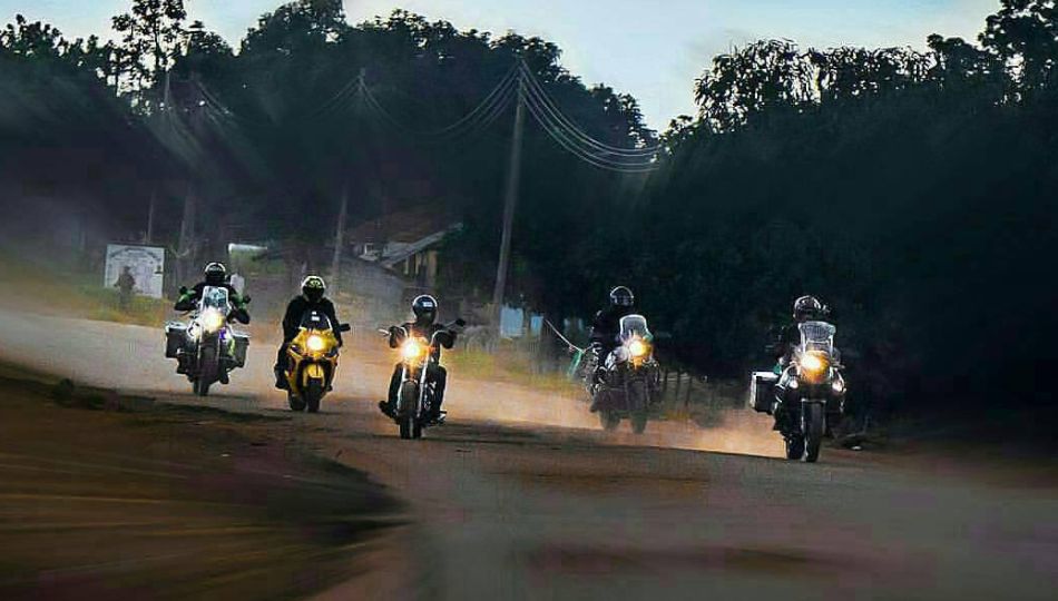 Black and white minimalist Real Estate Logo (950 x 540 px) (4)