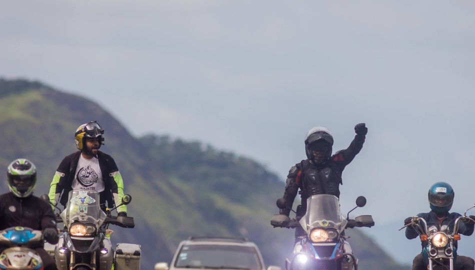 Black and white minimalist Real Estate Logo (950 x 540 px) (6)