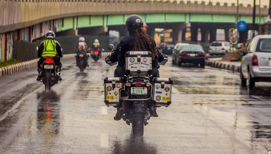 Black and white minimalist Real Estate Logo (950 x 540 px) (7)